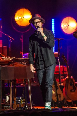 Amos Lee performing at Uptown Theater in Kansas City, Missouri, on March 26, 2019.